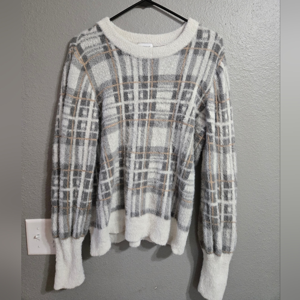 Evereve Fuzzy Plaid Sweater in Gray and White Size Medium